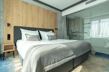 Фото номера Улучшенный двухместный номер Делюкс с 1 кроватью Отель Gwiazda Morza Resort SPA&amp;SPORT г. Владыславово 2