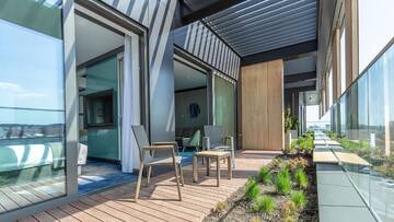 Фото номера Улучшенный двухместный номер Делюкс с 1 кроватью Отель Gwiazda Morza Resort SPA&amp;SPORT г. Владыславово 6